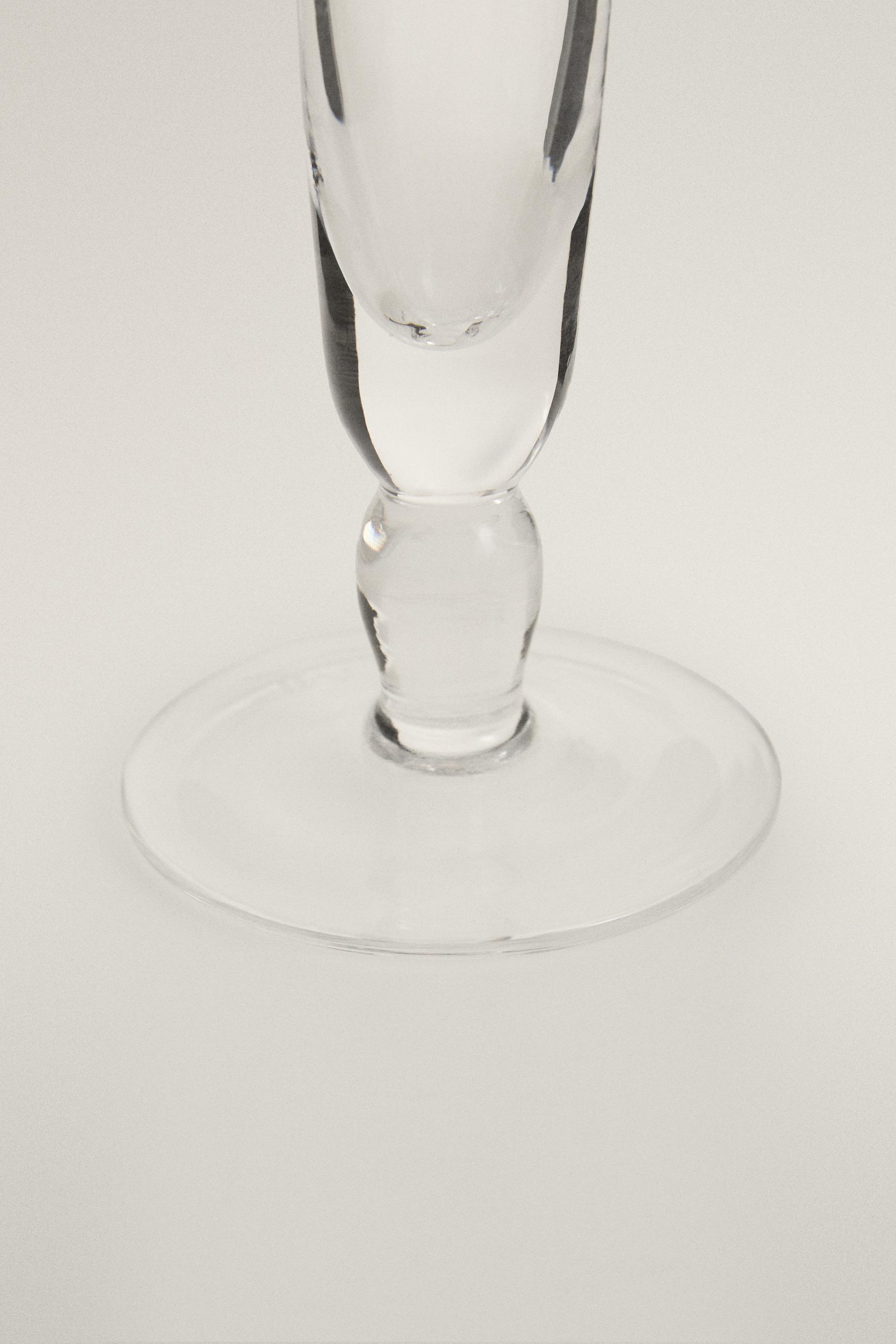 FLOWER-SHAPED GLASS VASE